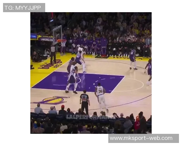 詹姆斯谈上半场表现：战术未能发挥作用出手偏短影响比赛节奏