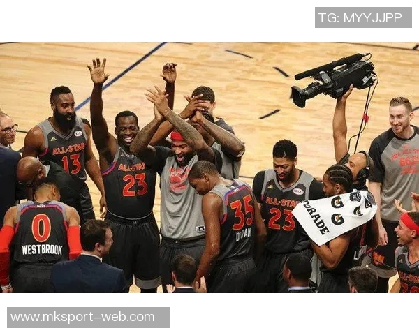 里夫斯分享与东詹并肩作战的感受与三位无私创造者的默契配合 里夫斯分享与东詹并肩作战的感受与三位无私创造者的默契配合