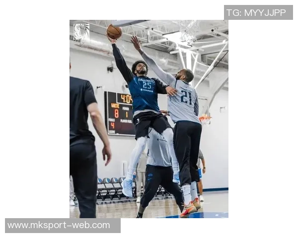 新赛季备战热潮来袭独行侠训练照展现浓眉冥想与弗拉格激情瞬间 新赛季备战热潮来袭独行侠训练照展现浓眉冥想与弗拉格激情瞬间