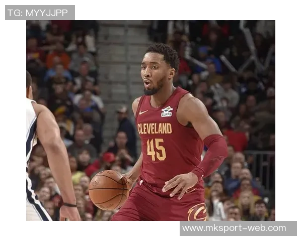 米切尔首节独得13分表现抢眼但失误和犯规略显频繁